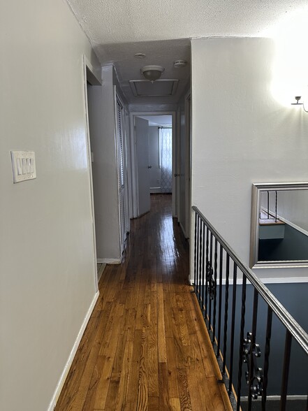 Building Photo - 18637 140th Ave