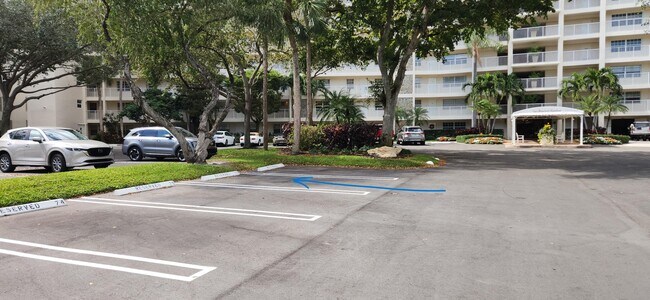 Building Photo - 3507 Oaks Way