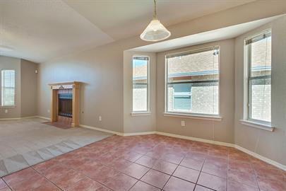 Building Photo - Single story 3 bedroom 2 bath home with REFRIGERATED AIR.