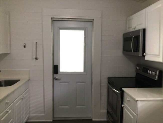 Building Photo - Old Town Location - 1 bed / 1 bath Apartment