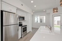 Building Photo - Stunning 1 Bedroom.