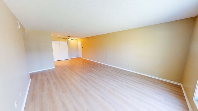 Building Photo - 2064 Park Run Dr