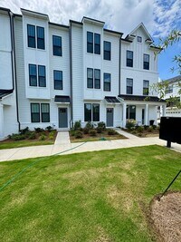 Building Photo - Brand New 3BR/3.5 Bath Townhouse in South ...