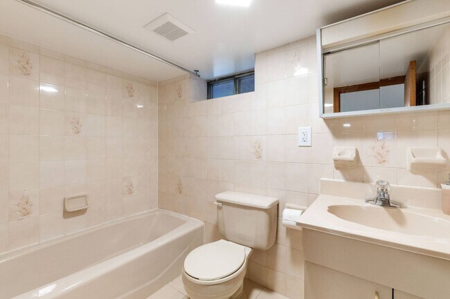 Building Photo - 67-135-135 Burns St