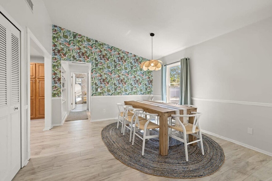 Building Photo - 1518 Wexford Dr E