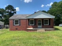Building Photo - 3 Bedroom Brick Home With Hardwood Floors