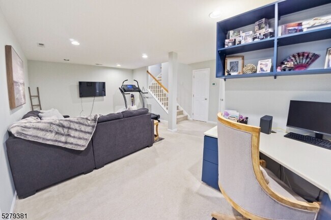 Building Photo - 78 Kent Dr