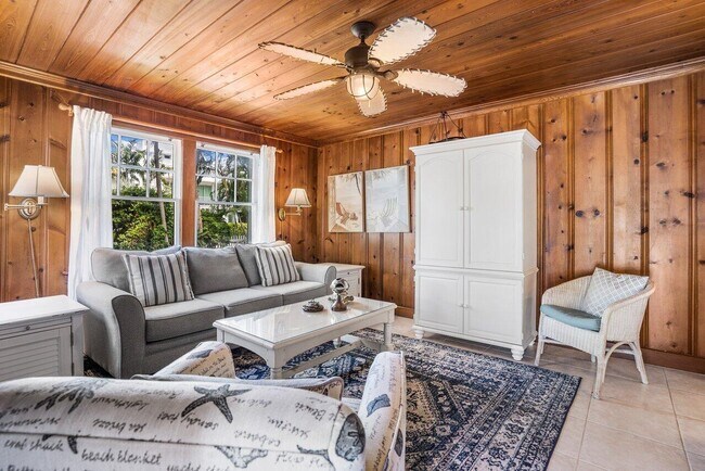 Building Photo - 102 SE 7th Ave