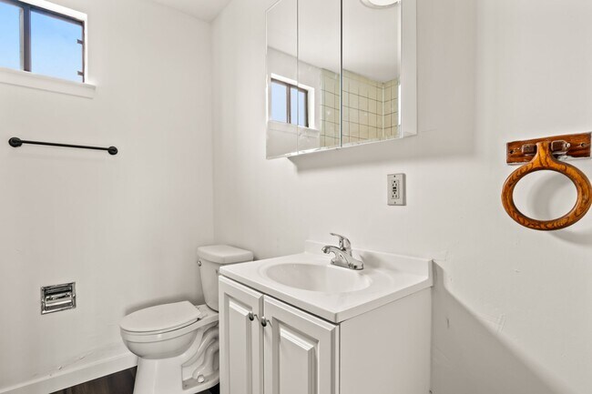 Building Photo - Your New Oakland Oasis: Modern 3-Bed with ...