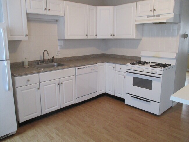 Building Photo - 133 Bath St