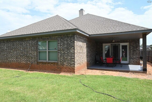 Building Photo - 320 Mariners Wy