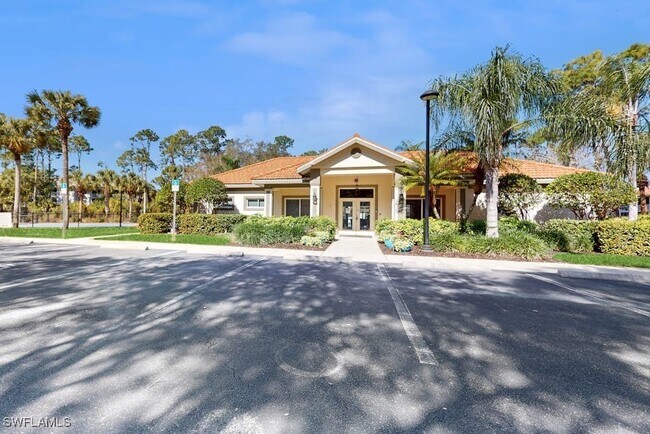 Building Photo - 350 Robin Hood Cir
