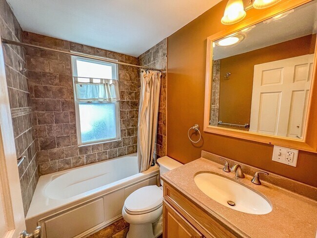 Building Photo - 263 Waverley St