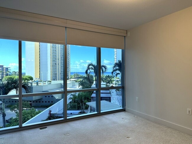 Building Photo - Waihonua at Kewalo 3BR/2BA/2PK