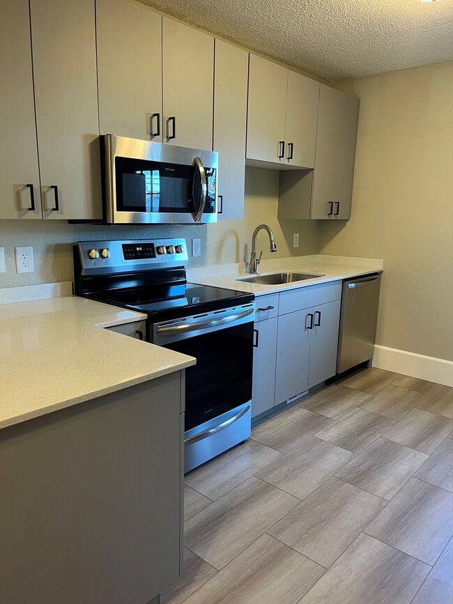 Building Photo - 1093 25th Ave SE