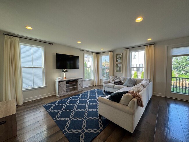 Building Photo - Stylish And Spacious 4 Bed 3.5 Bath Home I...