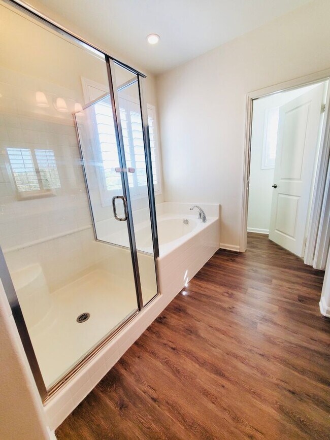 Building Photo - Beautiful Newer Construction Home in Chapm...
