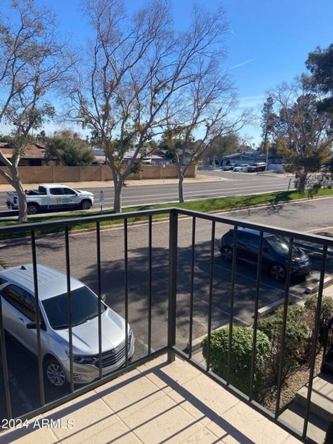 Building Photo - 1 BEDROOM 1 BATH WITH 1 CAR GARAGE ATTACHED IN NICE COMMUNITY GLENDALE