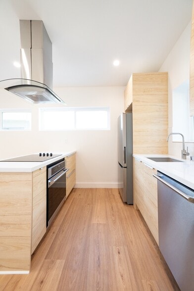 Building Photo - 4124 W Ave 42