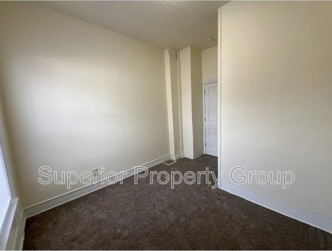 Building Photo - 416 S Locust St