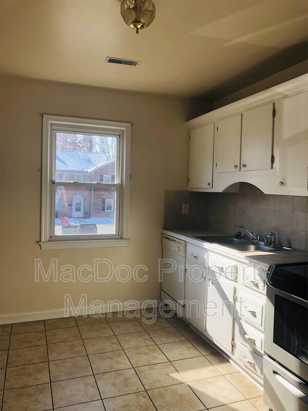 Building Photo - 405 Olde Greenwich Cir