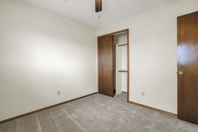 Building Photo - 6376 Chantilly Pl