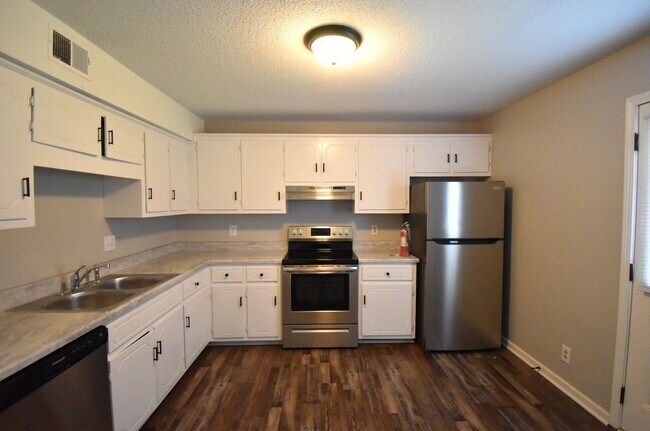 Building Photo - 3264 Tower Dr