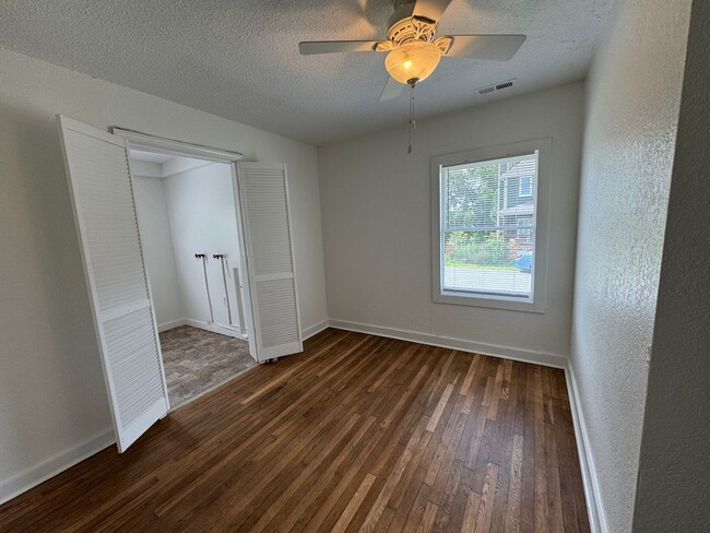 Building Photo - Central Asheville - Renovated Bungalow!