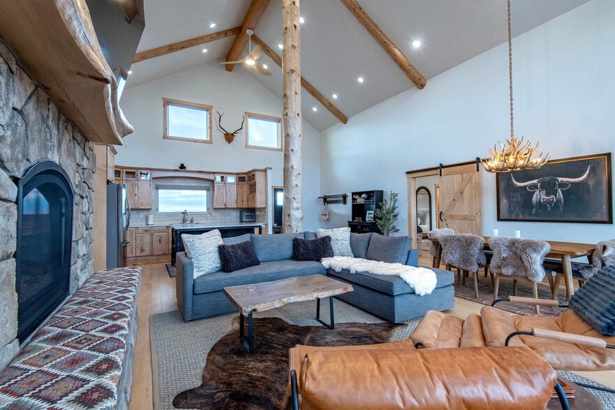 Building Photo - 4535 Roxanne St