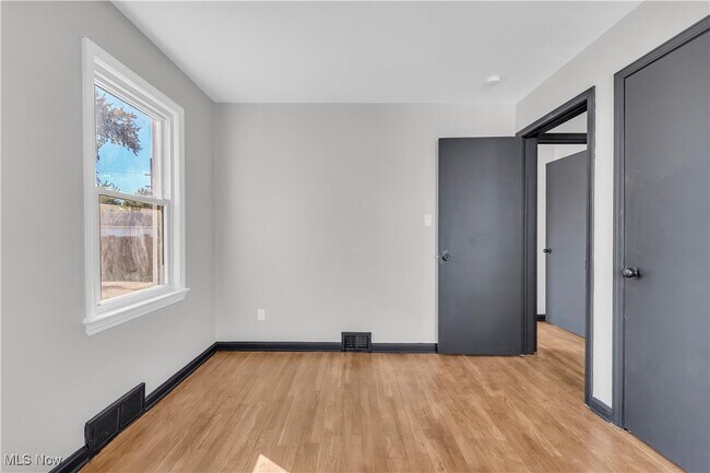 Building Photo - 24330 Glenforest Rd