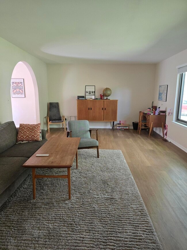 Building Photo - 2125 Ardenne Dr