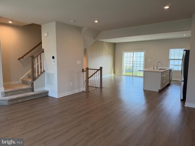 Building Photo - 927 Ericcson Ln