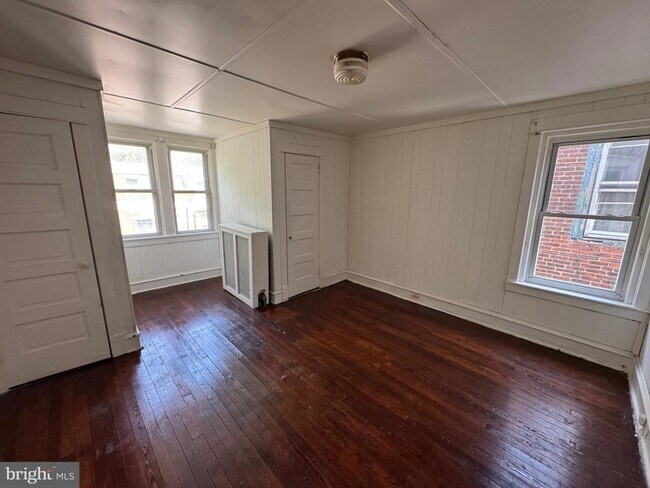 Building Photo - 69 S 7th St
