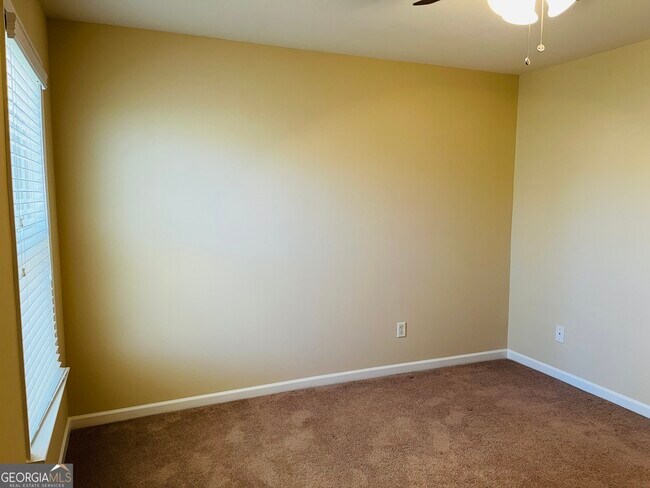 Building Photo - 39 Tahoe Dr