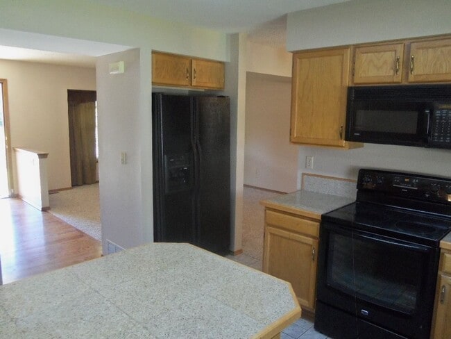 Building Photo - 8165 Lythrum Dr