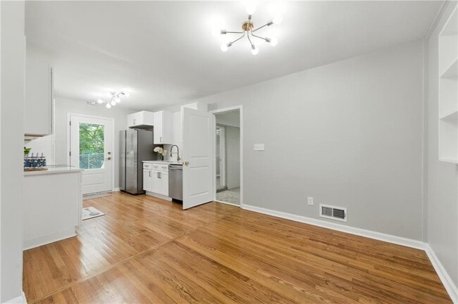Building Photo - 1195 Starline Dr