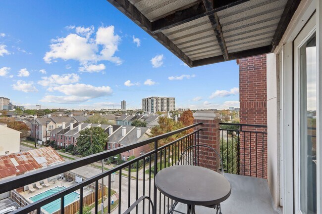 Building Photo - 1900 Genesee St