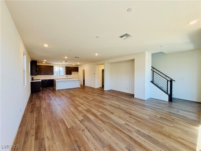 Building Photo - 1544 Little Penguin St