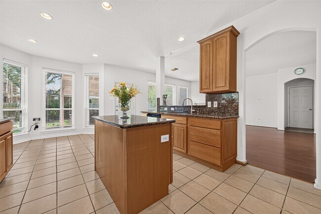 Building Photo - 12110 Laurel Ct