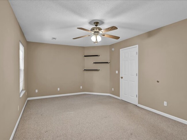 Building Photo - 612 Liverpool Ln