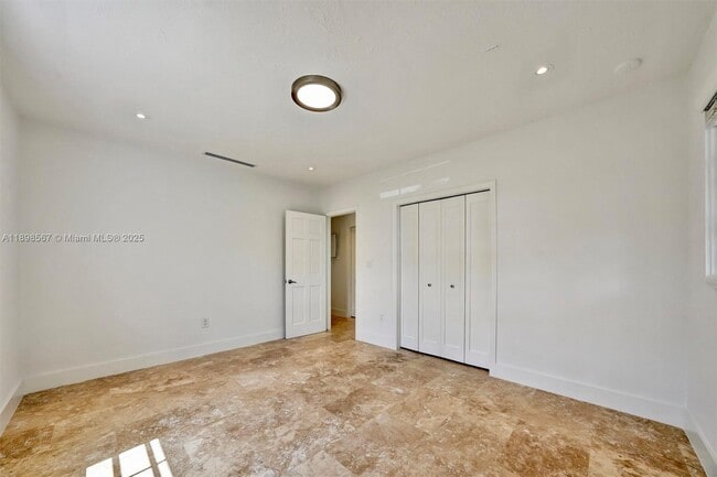 Building Photo - 255 Ridgewood Rd