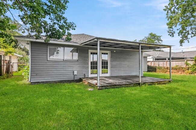 Building Photo - 5413 Vae Dr