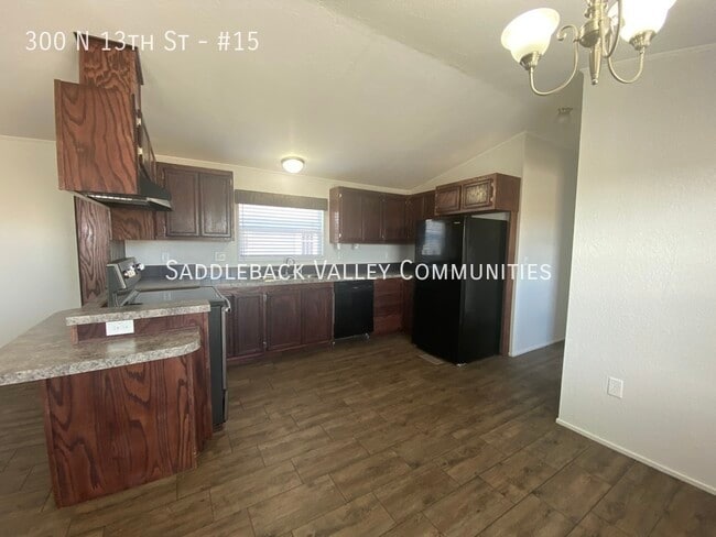 Primary Photo - 300 N 13th St