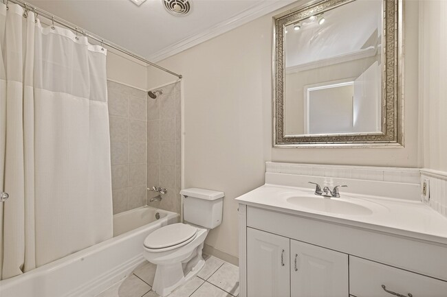 Building Photo - 615 Kipling St