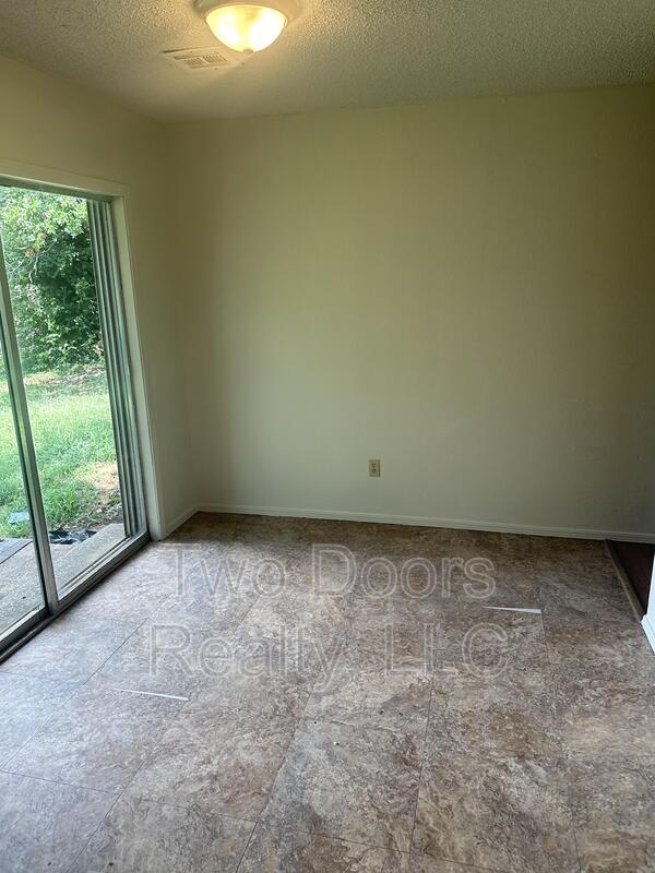 Building Photo - 2913 Gwendolyn Ln