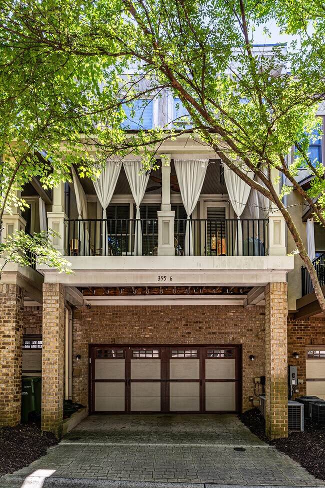 Building Photo - 395 Laurent St NW