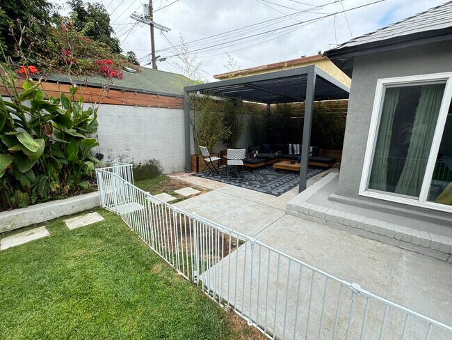 Building Photo - 1711 S Ridgeley Dr