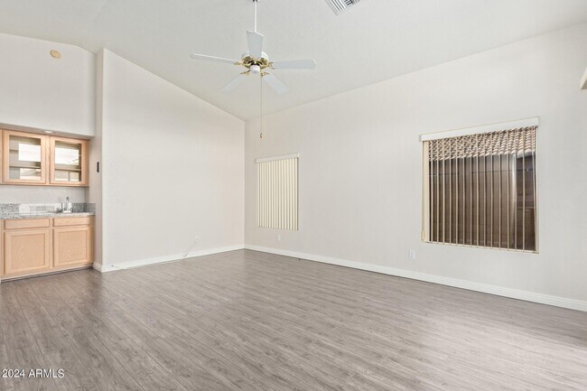 Building Photo - 10848 W Ventana Dr S