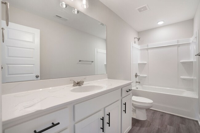 Building Photo - Excell Pointe 2 Bedroom Townhomes