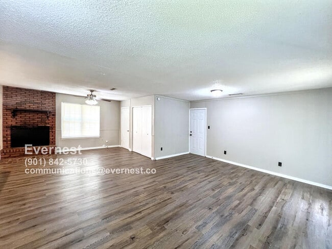 Building Photo - 6375 Greenbriar Dr